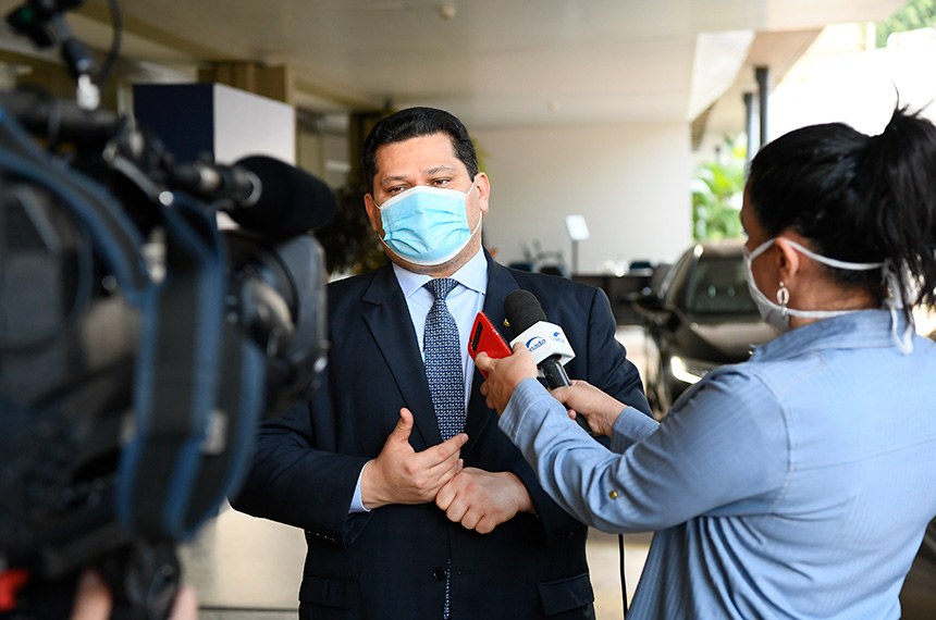 MP que garante auxílio para quem foi demitido na pandemia tem nova data de votação no Senado