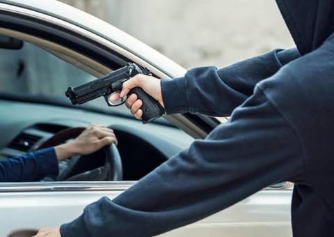 Com motorista de aplicativo como refém, trio toca terror em arrastões em Manaus