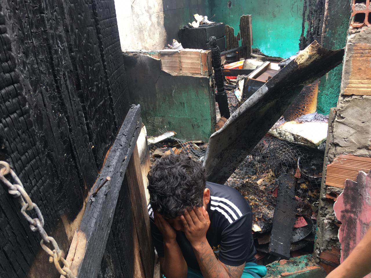 Em Manaus, menino de 6 anos morre em incêndio ao se esconder debaixo de pia