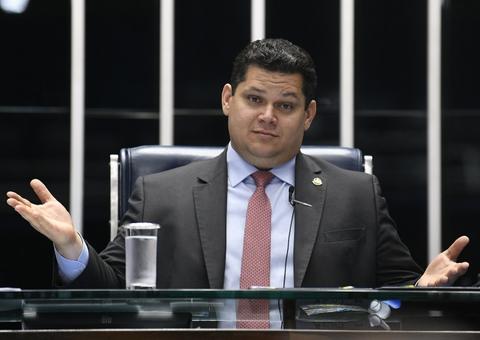 Alcolumbre devolve MP que dava poder a Weintraub para nomear reitores de universidades