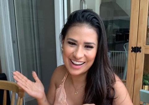 Simone ganha kit erótico de Luísa Sonza e marido se empolga