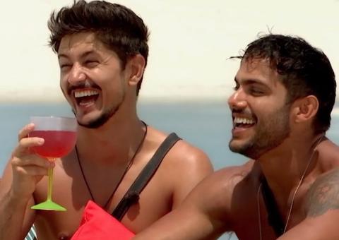 Pegação no mar marca primeiro beijo gay do De férias com Ex Brasil