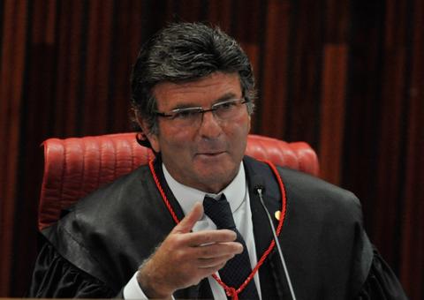 Em decisão judicial, Fux, do STF, diz que Forças Armadas não são poder moderador