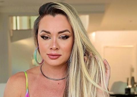 Juju Salimeni causa alvoroço na web ao posar completamente pelada durante treino de musculação