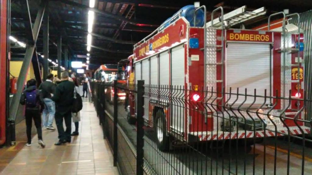 Homem morre após ser atropelado e arrastado por ônibus 