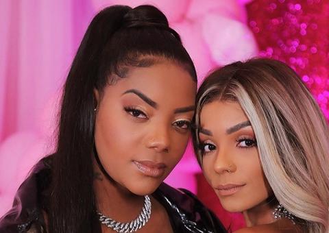 Nuas, Ludmilla e esposa trocam beijos em clima picante em banheira 