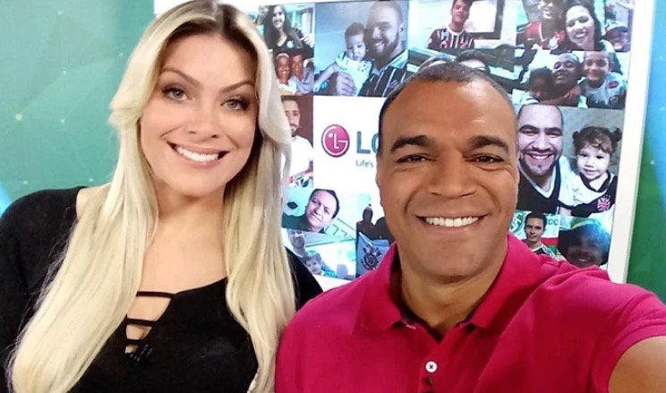 Casado, Denilson sugere beijo em Renata Fan ao vivo