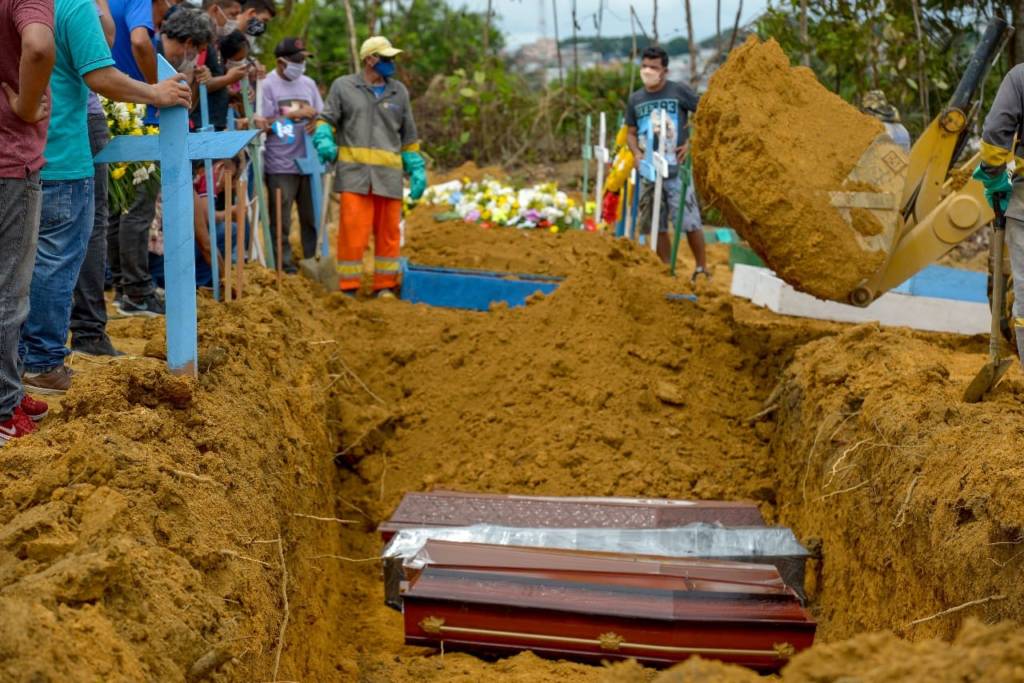 Com 39 enterros na sexta-feira, cemitérios de Manaus tem queda de sepultamentos