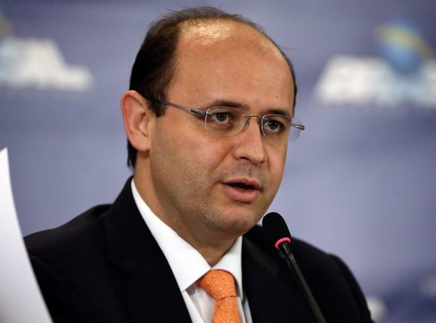 Secretário da Educação de SP deixa UTI após Covid-19