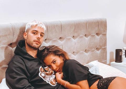 Anitta exibe desenho e fãs apontam tatuagem de casal com Gui Araújo após 2 meses de namoro
