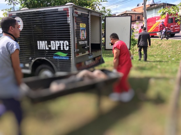 Jovem encontrado em igarapé de Manaus foi morto com mais de 40 facadas; confira
