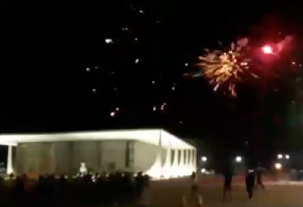 MPF pede abertura de inquérito para investigar fogos de artifício contra o STF
