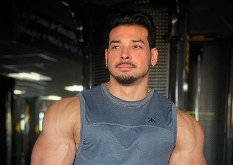 Felipe Franco posa peladão ao assumir relacionamento com musa fitness famosa; saiba quem é
