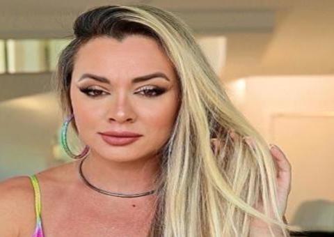 Inspirada no filme '365 dias', Juju Salimeni posa pelada em banheira com namorado