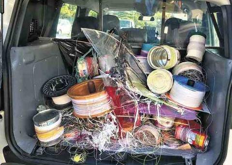 Homem é preso ao ser flagrado vendendo rolos de linha chilena em Manaus