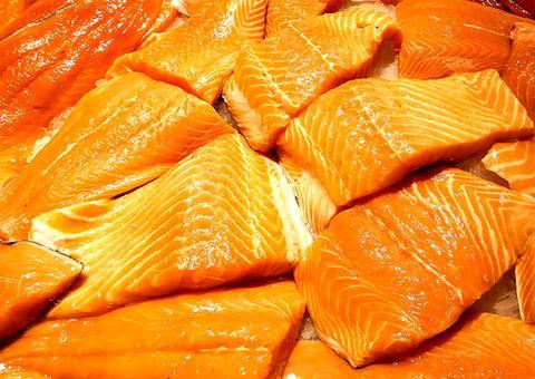 China evita salmão importado após peixe ser associado a novo surto coronavírus em Pequim