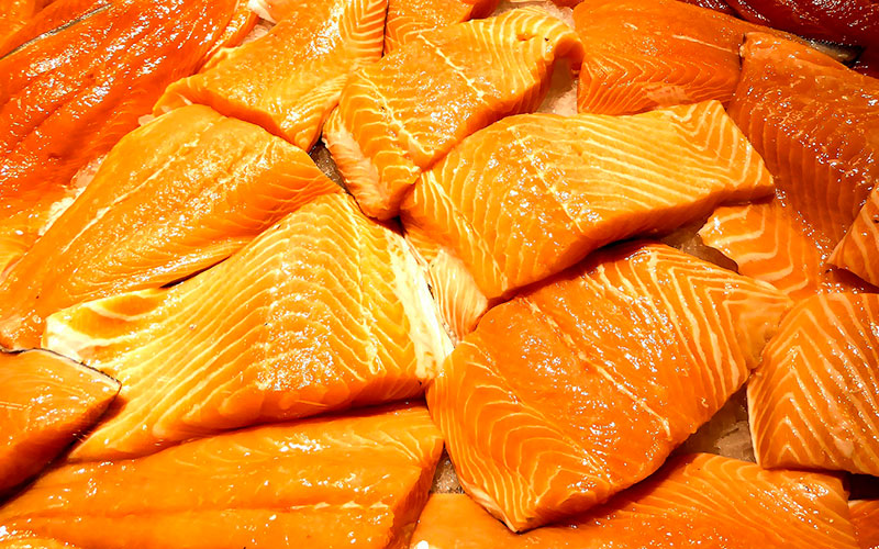 China evita salmão importado após peixe ser associado a novo surto coronavírus em Pequim