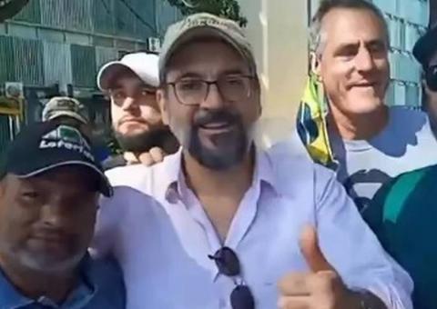 Ministro da Educação, Weintraub é multado por não usar máscara em protesto