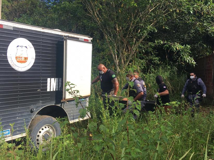 Homem é arrastado para mata e morto a facadas por criminosos em Manaus