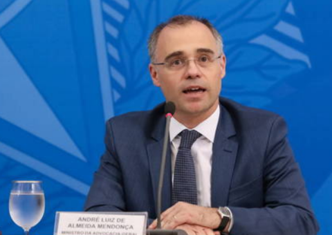 Ministro da Justiça quer investigação de charge que associa Bolsonaro ao nazismo