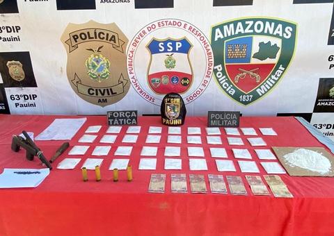 Dupla é presa vendendo drogas no Amazonas 