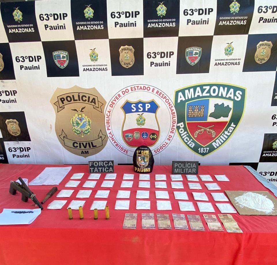 Dupla é presa vendendo drogas no Amazonas 