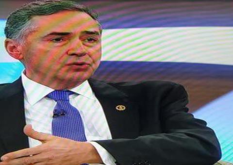 Ministro Barroso garante sobre Bolsonaro: 'não será perseguido e nem protegido'