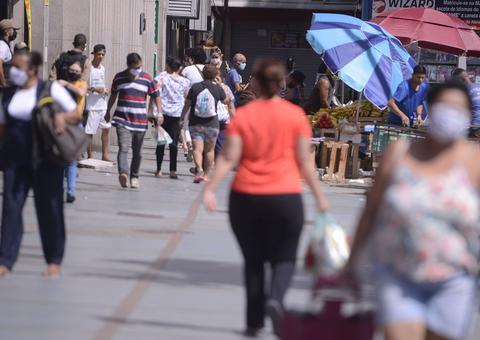 Brasil tem recorde diário e deve chegar a 1 milhão de casos de Covid-19