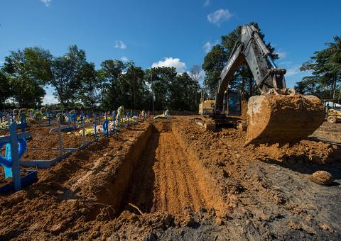 Manaus deixa de realizar enterros em valas comuns com redução de mortes