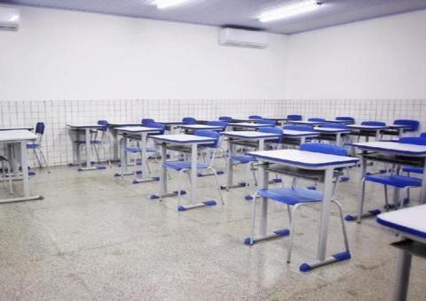 Conselho prevê volta às aulas com rodízio e uso de máscara 