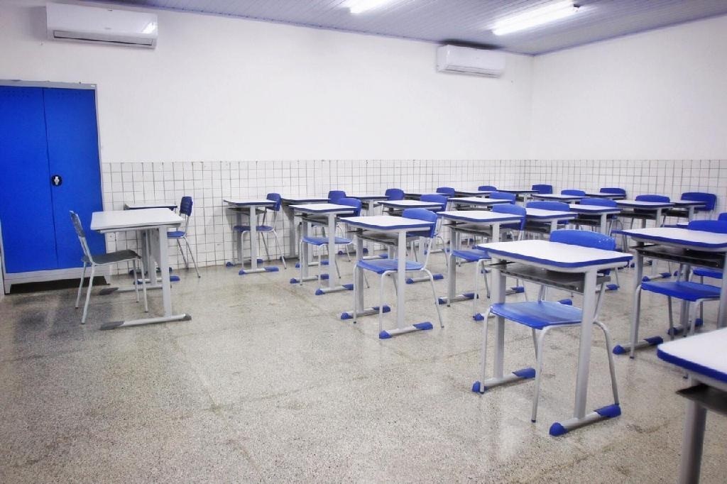 Conselho prevê volta às aulas com rodízio e uso de máscara 