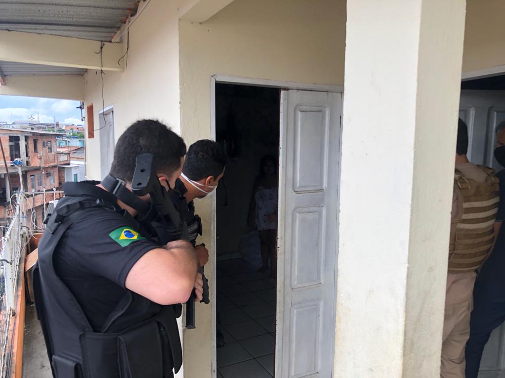 Cinco pessoas são presas durante operação policial na zona Oeste de Manaus 