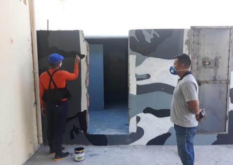 Detentos constroem canil para animais que irão fazer revistas nas cadeias de Manaus