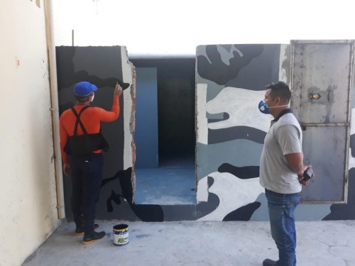 Detentos constroem canil para animais que irão fazer revistas nas cadeias de Manaus