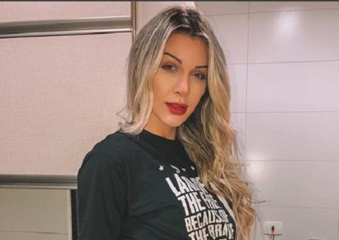 Ex-BBB Tatiele Polyana  puxa biquíni e leva os fãs ao delírio: 'perfeita'