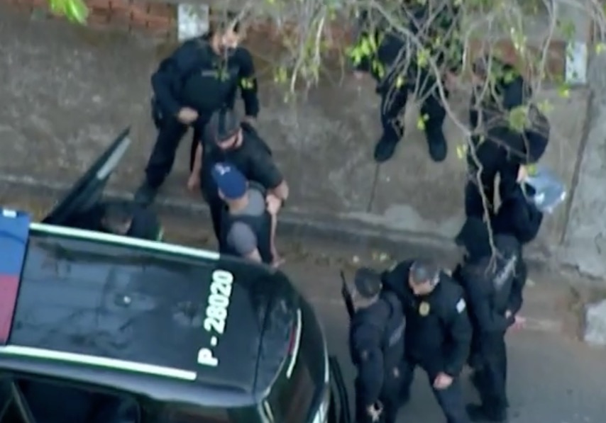 Após prisão, Fabrício Queiroz é levado para o Rio de Janeiro