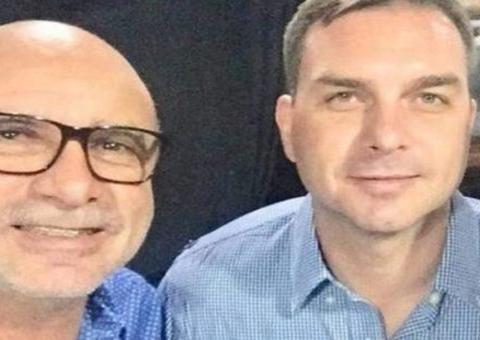 Flávio Bolsonaro se pronuncia após prisão de ex-assessor Fabrício Queiroz 