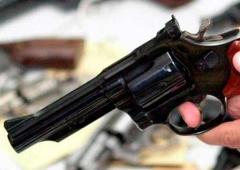 Jovem tenta correr de assaltantes, mas é assassinado a tiros em avenida de Manaus