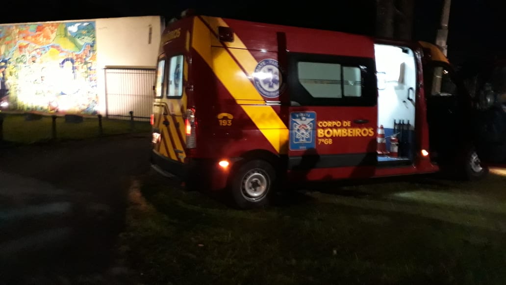 Morador de rua tenta separar briga de casal e acaba ferido a golpes de canivete 