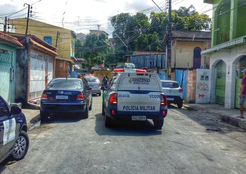 Dupla é morta ao trocar tiros com a polícia em beco de Manaus 