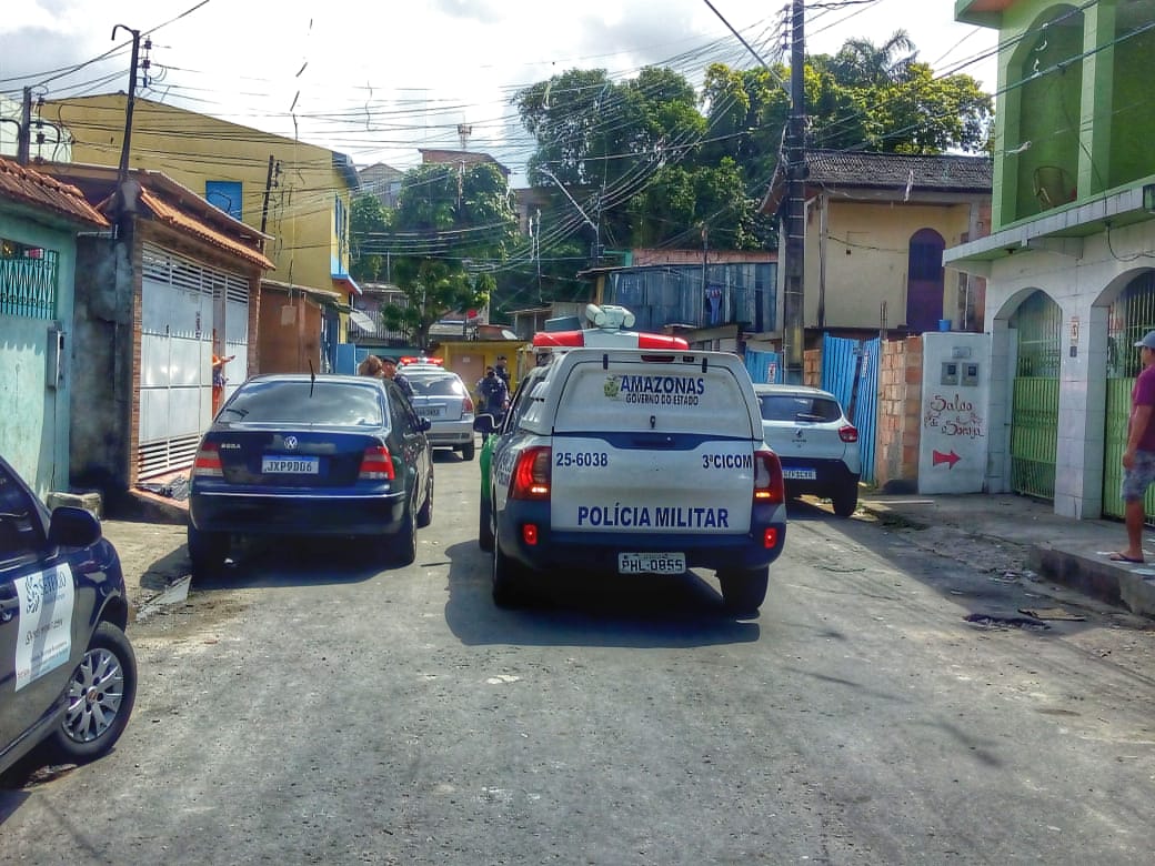 Dupla é morta ao trocar tiros com a polícia em beco de Manaus 