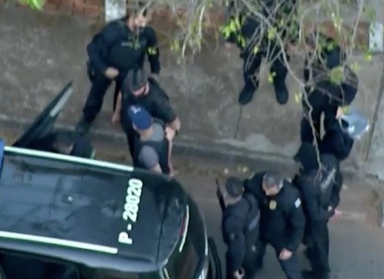 Advogado de Queiroz diz que ele foi ameaçado e pedirá transferência 