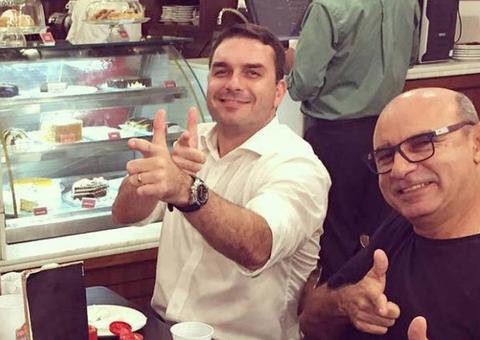 Queiroz pagou com dinheiro vivo mensalidade de filhas de Flávio, diz MP-RJ