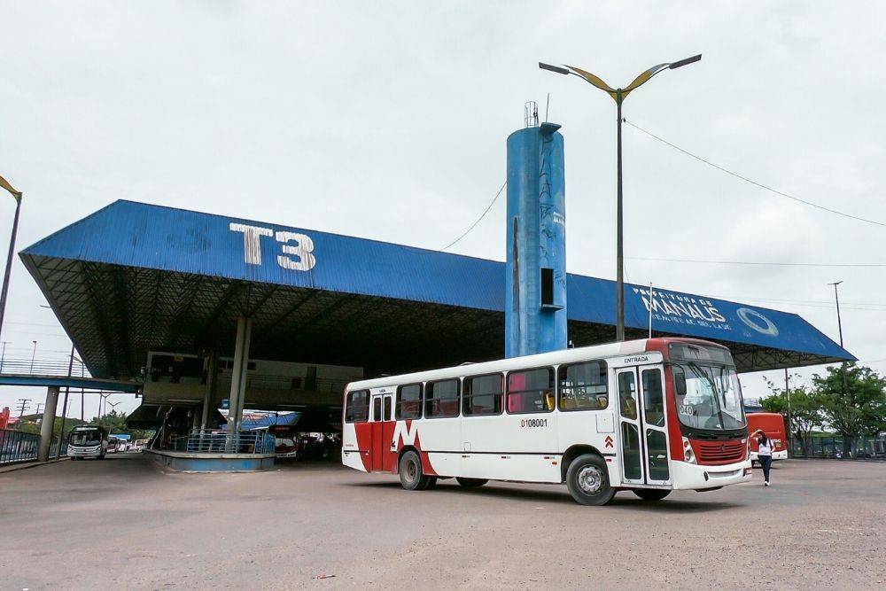 Ladrão rouba celular do bolso de passageiro e acaba preso em terminal de Manaus 