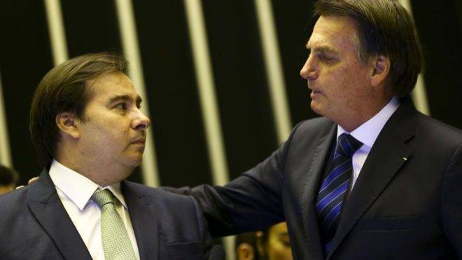 Torcedores vão a Brasília pedir a Maia impeachment de Bolsonaro