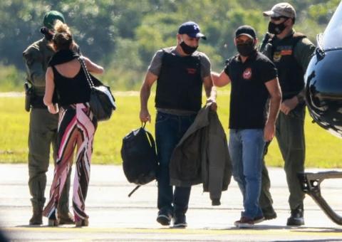 Filha diz que Queiroz ‘é burro’ e esposa pergunta quando ele vai fechar o ‘cara*** da boca’