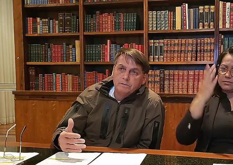 Em live, Bolsonaro afirma que não está envolvido no processo que levou à prisão de Queiroz