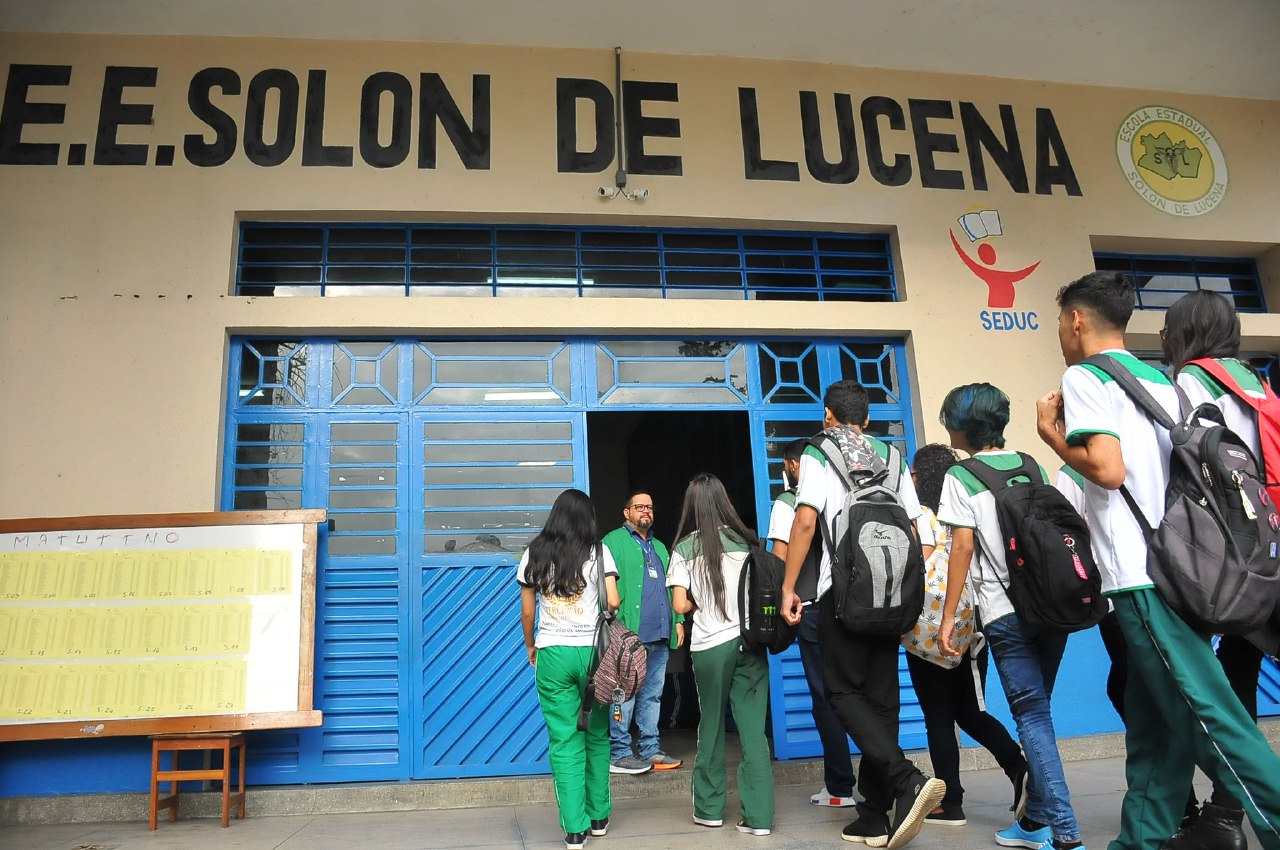 Amazonas vai seguir protocolos do Conselho Nacional de Educação para retorno das aulas 