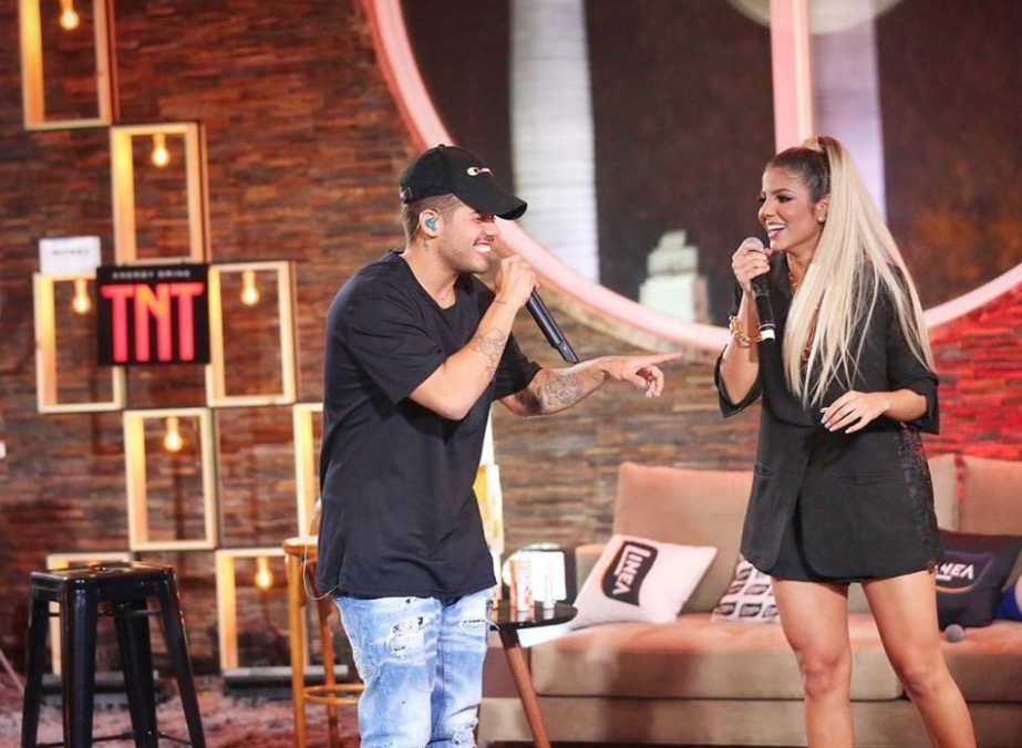 Hariany Almeida estreia como apresentadora, não agrada e é criticada 