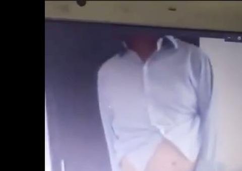 Professor de escola é flagrado se masturbando em aula virtual
